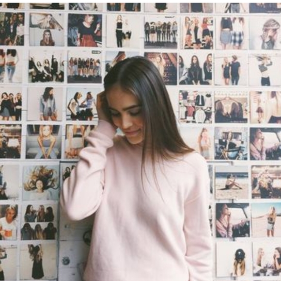 Brandy Melville Photo + 4pc Velvet Satin Scrunchie - Picture 5 of 6